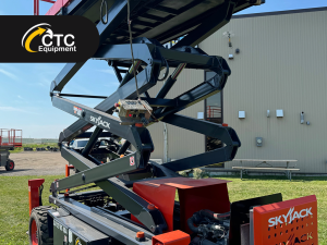 Used Scissor Lift 2012 Skyjack 7127 For Sale in Leamington Ontario